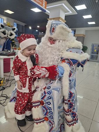 «Дедоморозный вайб». Новогодний праздник. Флешмоб Дедов Морозов